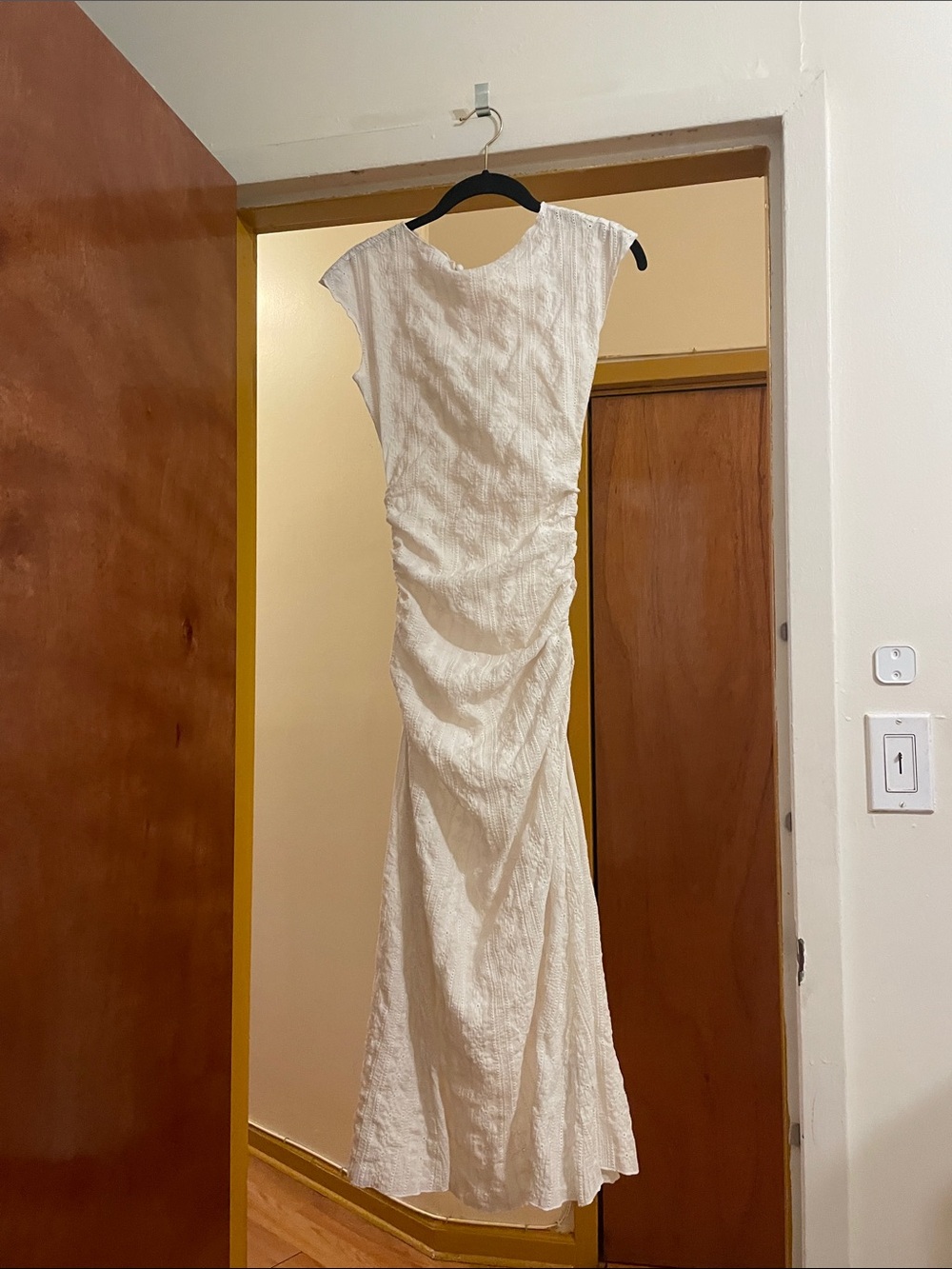 Elegant Ivory Ruched Cap-Sleeve Maxi Dress